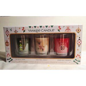Yankee Candle Holiday Gift Set  3 Scented Candles  Balsam & Cedar Christmas Cook